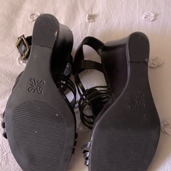 Simply Vera wedge heels. Size 6.5 - Picture 4 of 5